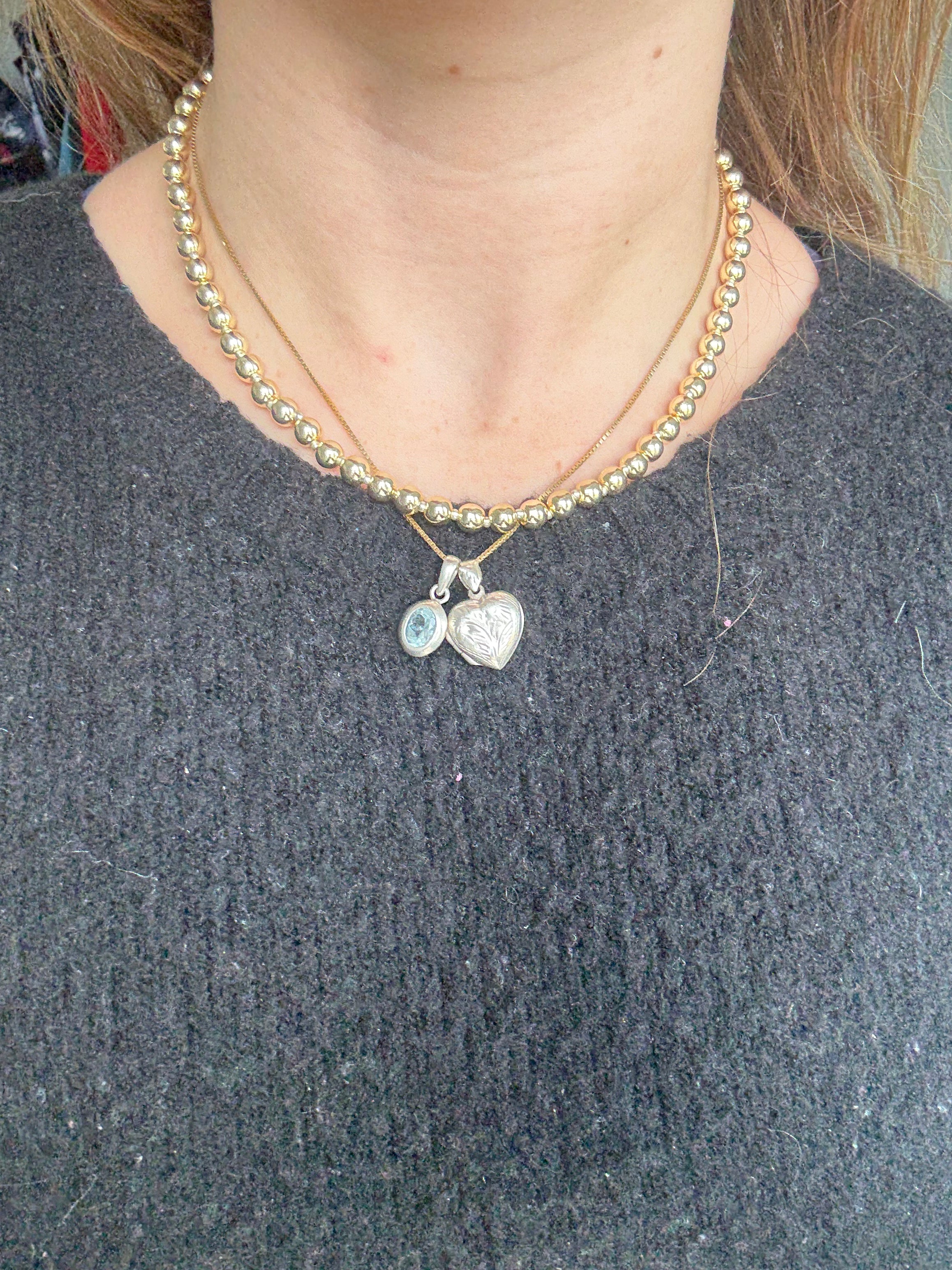 Two-toned round beaded necklace