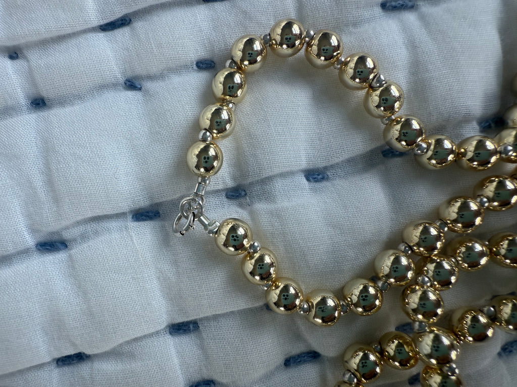 Two-toned round beaded necklace