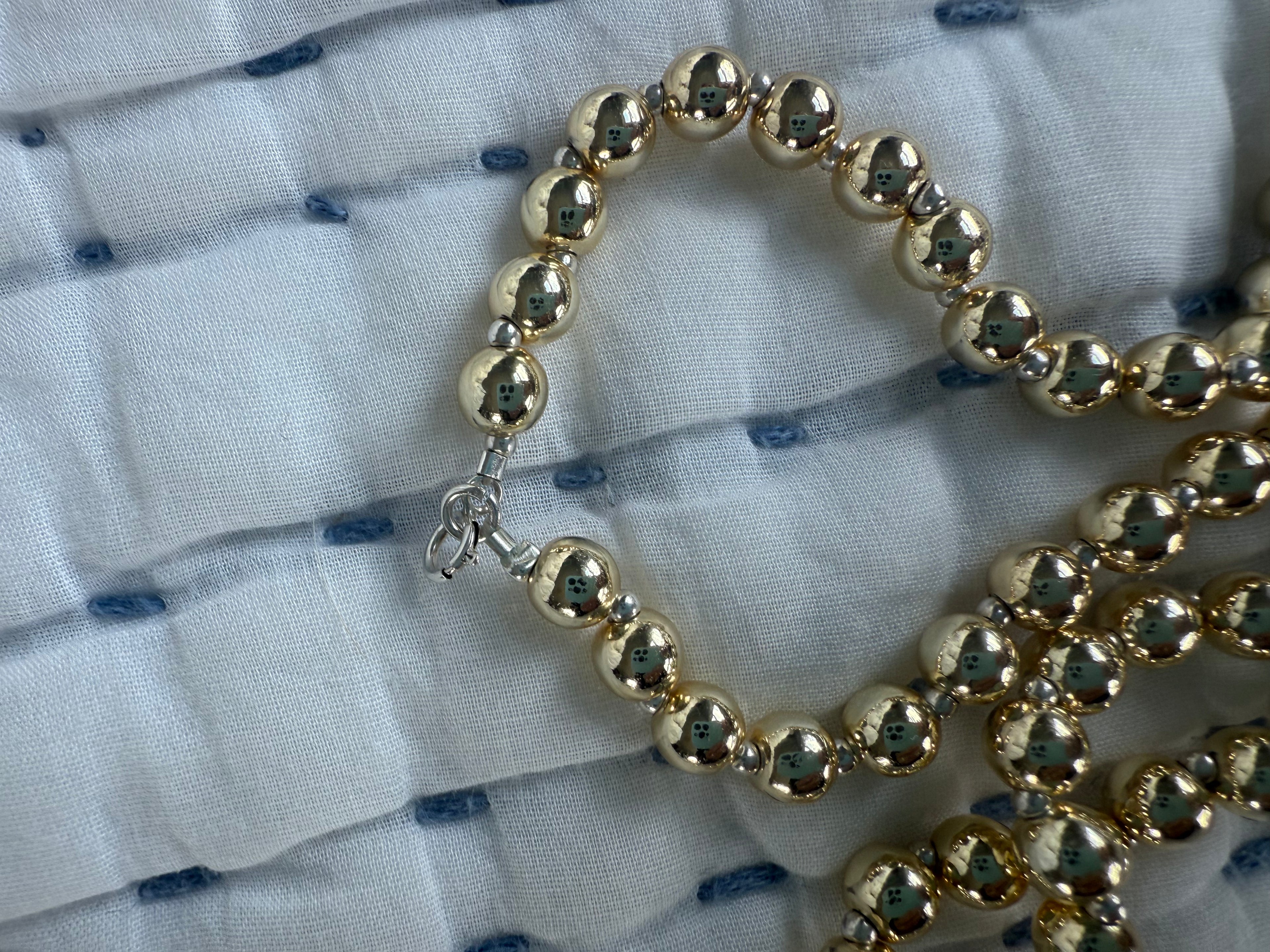 Two-toned round beaded necklace