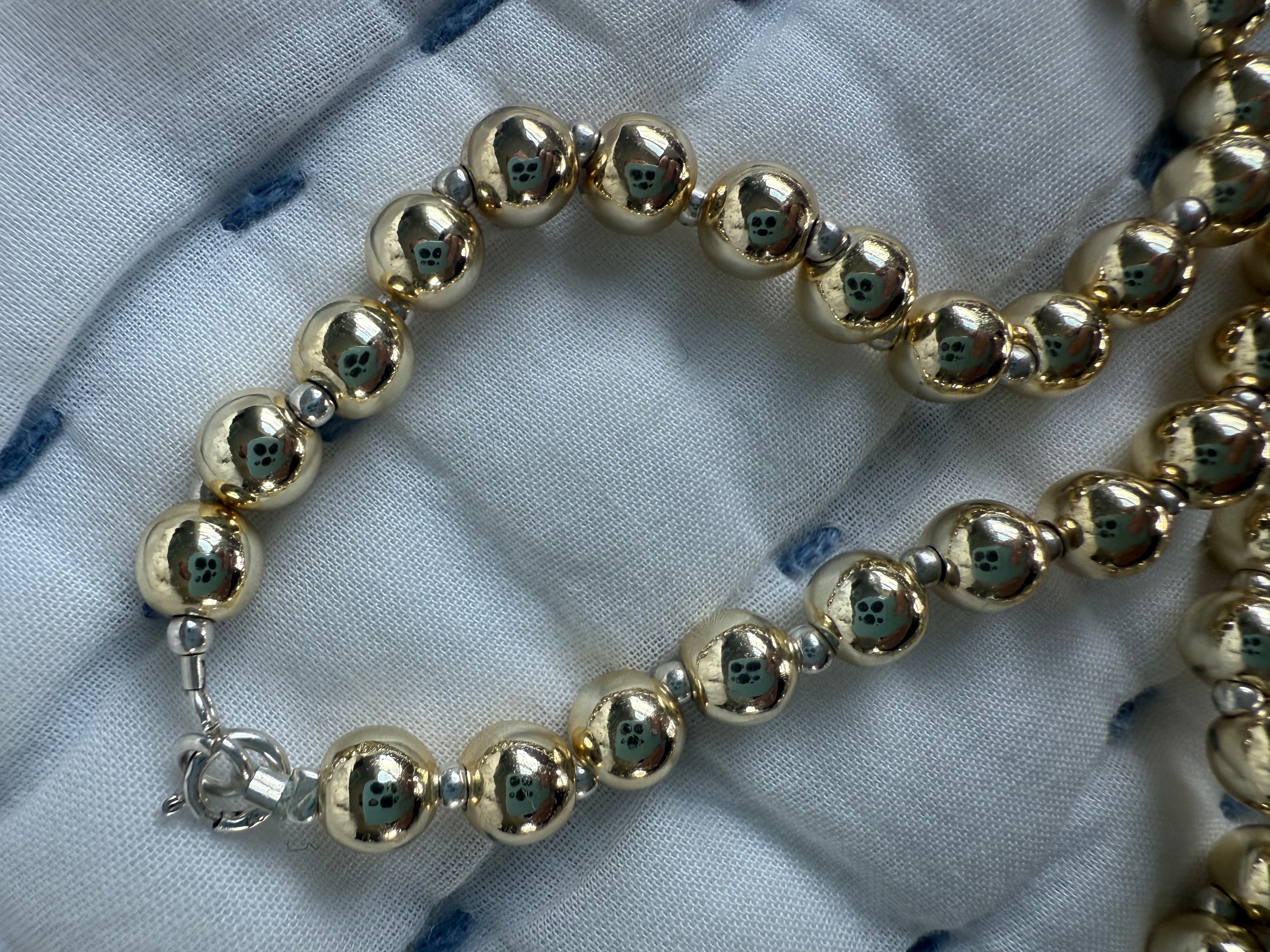 Two-toned round beaded necklace